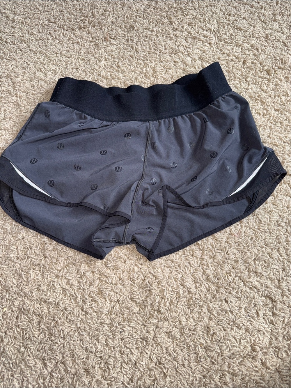 lululemon athletica Hotty Hot Shorts sz 6